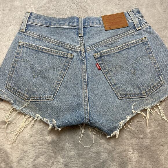 Levis 501 Cutoff Jean Shorts Womens 25 Blue Stonewash Buttonfly Distressed 2" - Picture 2 of 10